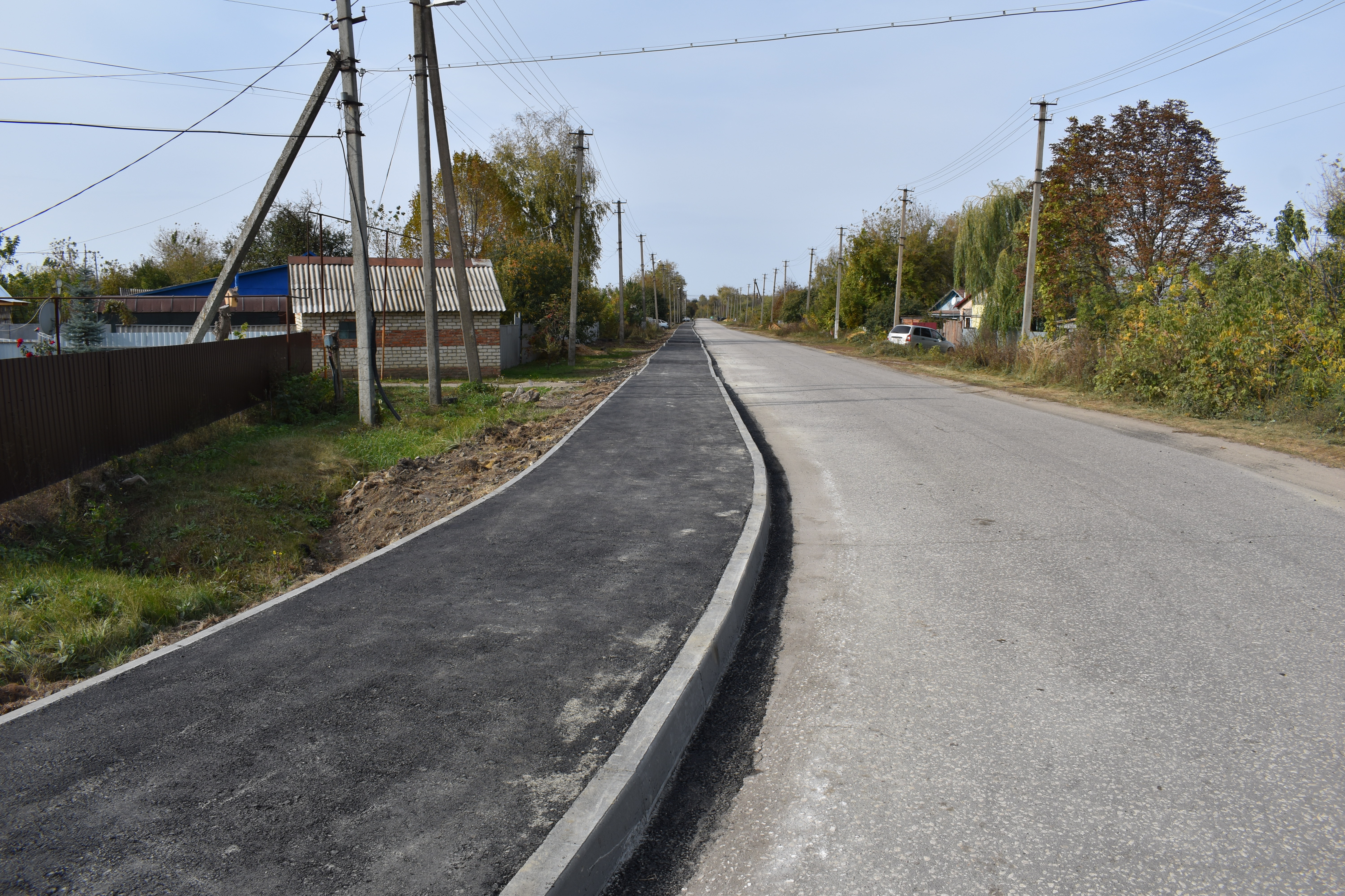 На улице Садовой райцентра обустроен тротуар